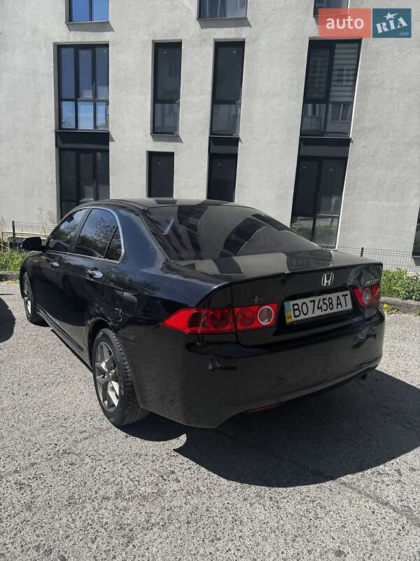 Honda Accord (2004)