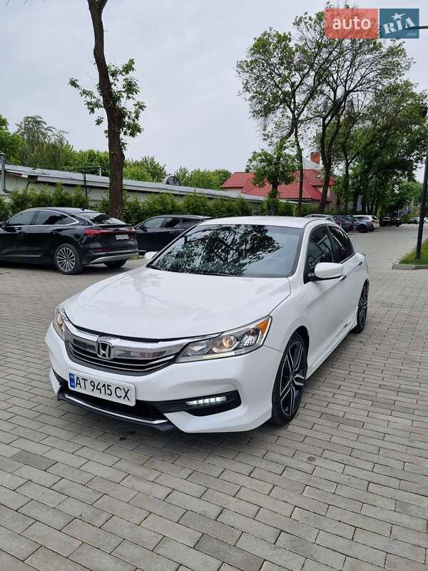 Honda Accord (2015)
