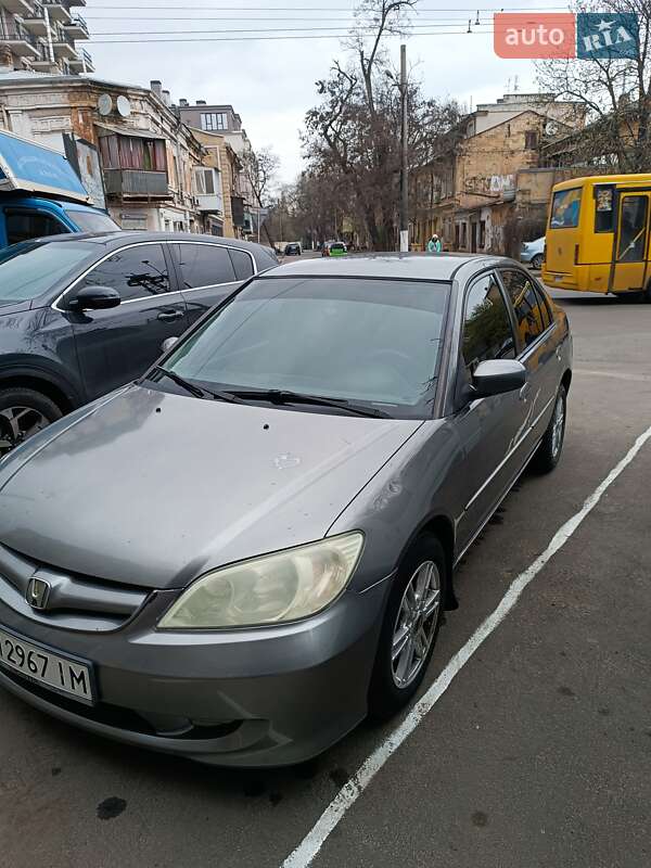 Honda Civic (2004)