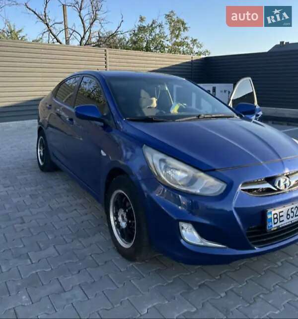 Hyundai Accent (2012)