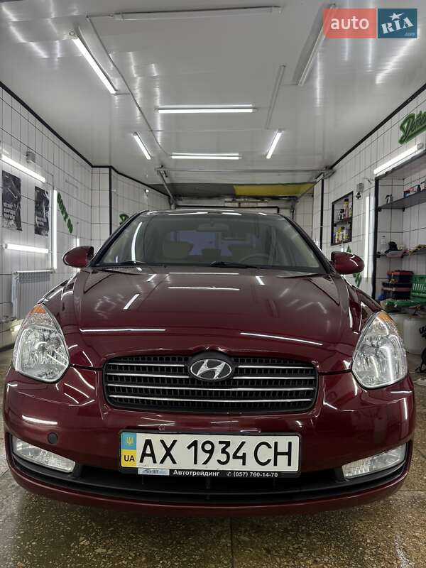 Hyundai Accent (2010)
