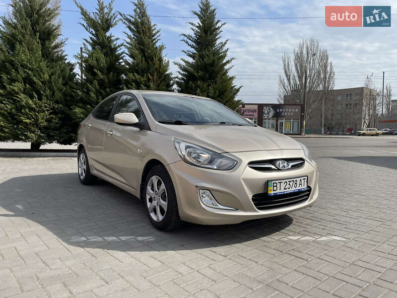 Hyundai Accent (2011)
