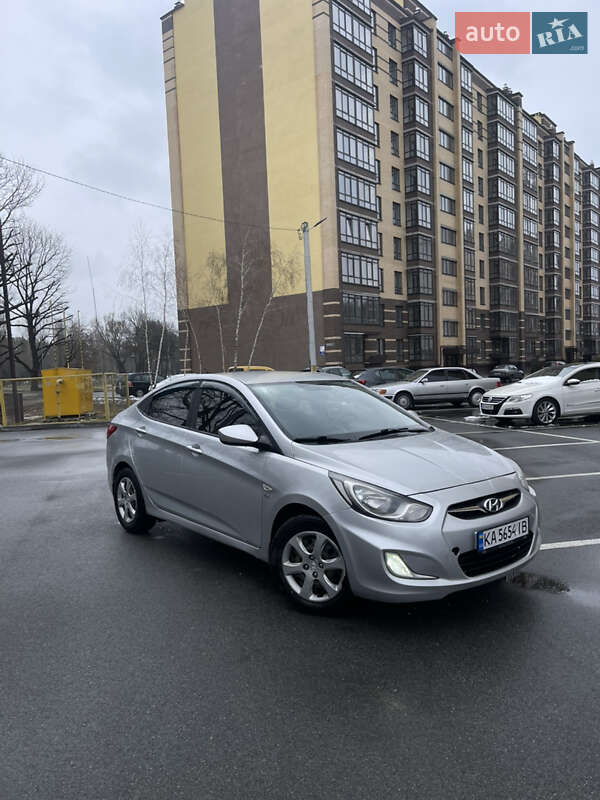 Hyundai Accent (2012)