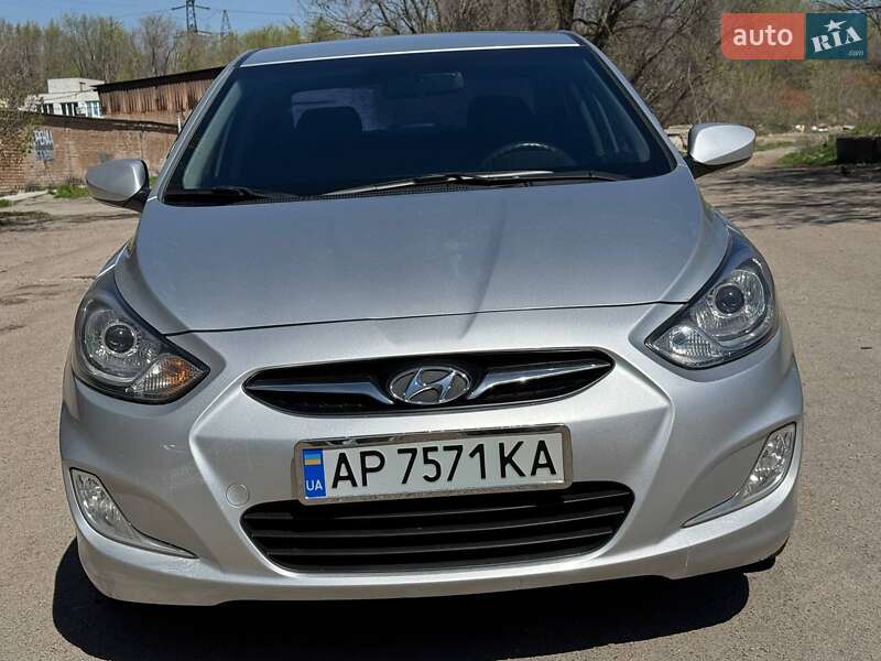 Hyundai Accent (2012)