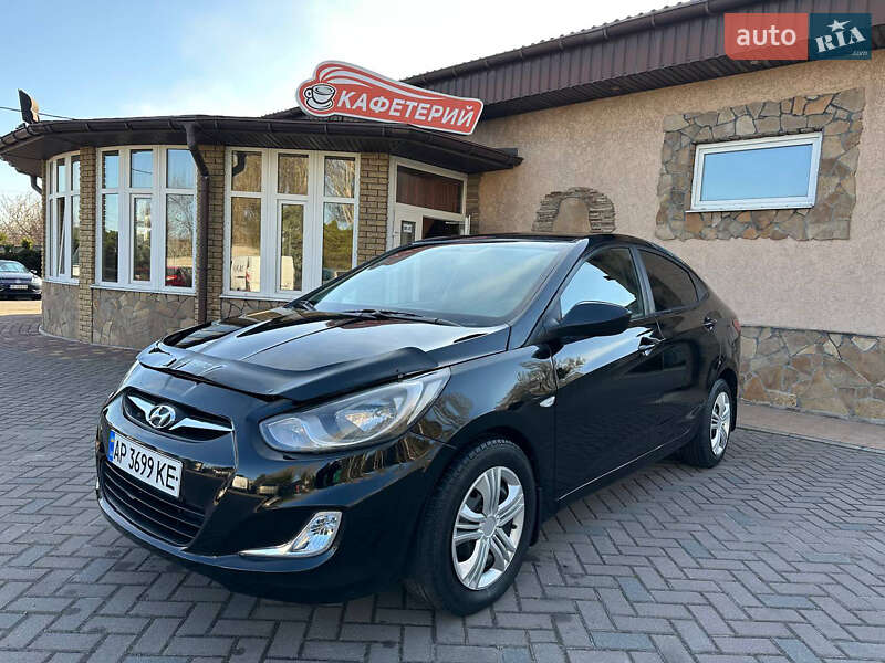 Hyundai Accent (2011)