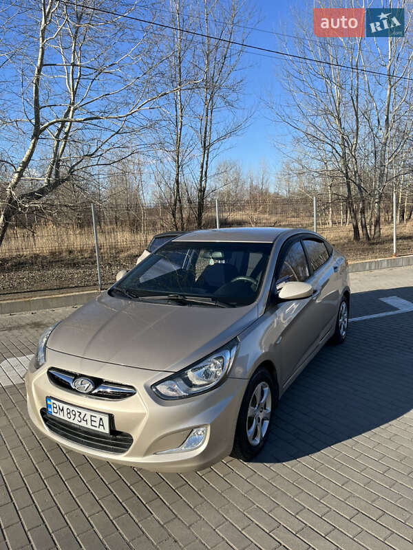 Hyundai Accent (2012)