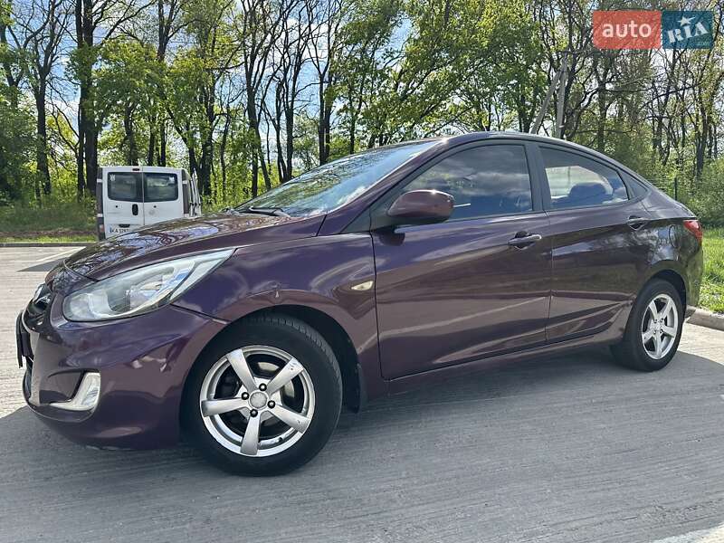 Hyundai Accent (2012)