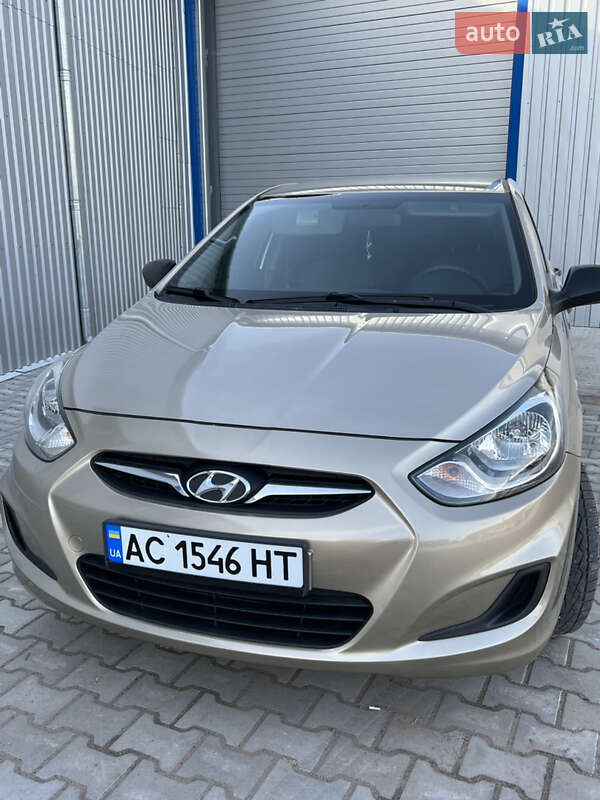 Hyundai Accent (2011)