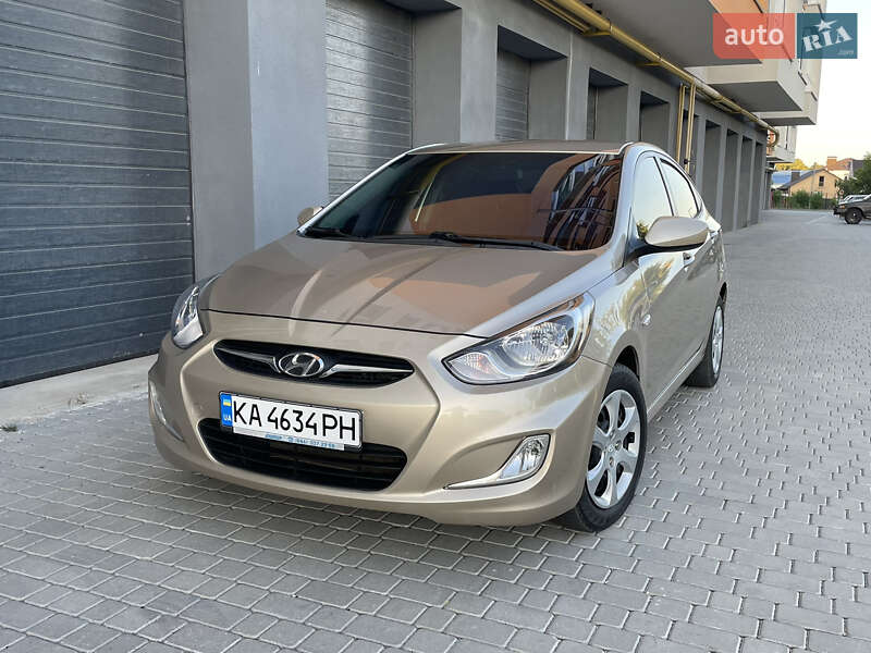 Hyundai Accent (2011)