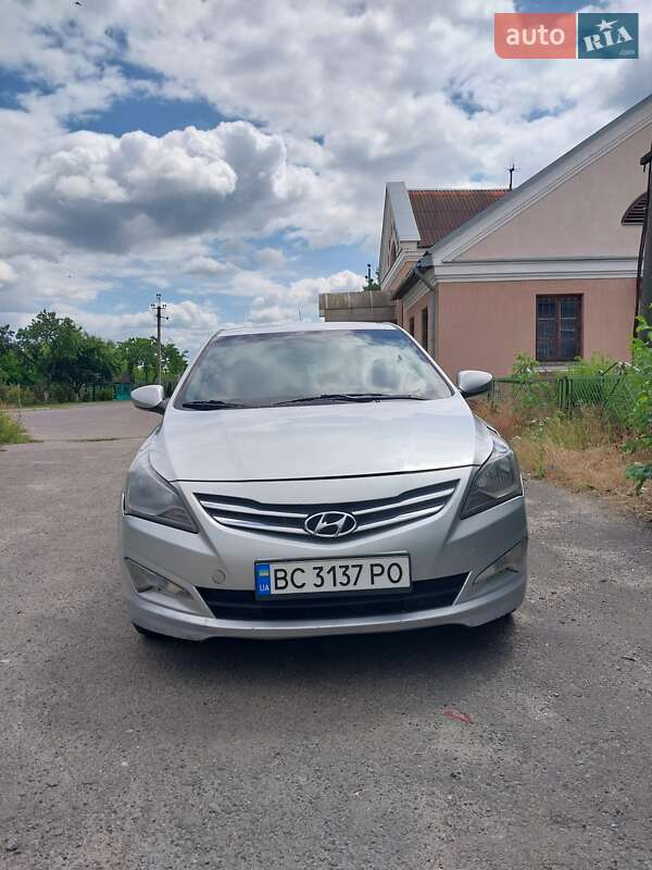 Hyundai Accent (2012)
