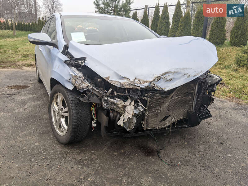 Hyundai Elantra (2012)