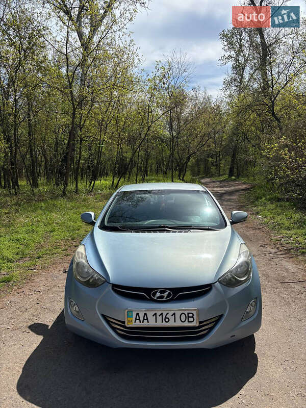 Hyundai Elantra (2013)