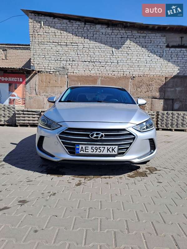 Hyundai Elantra (2017)