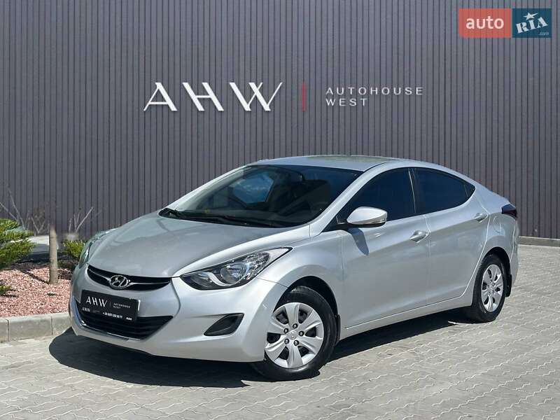 Hyundai Elantra (2012)