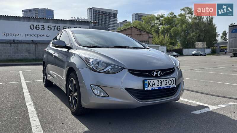 Hyundai Elantra (2012)