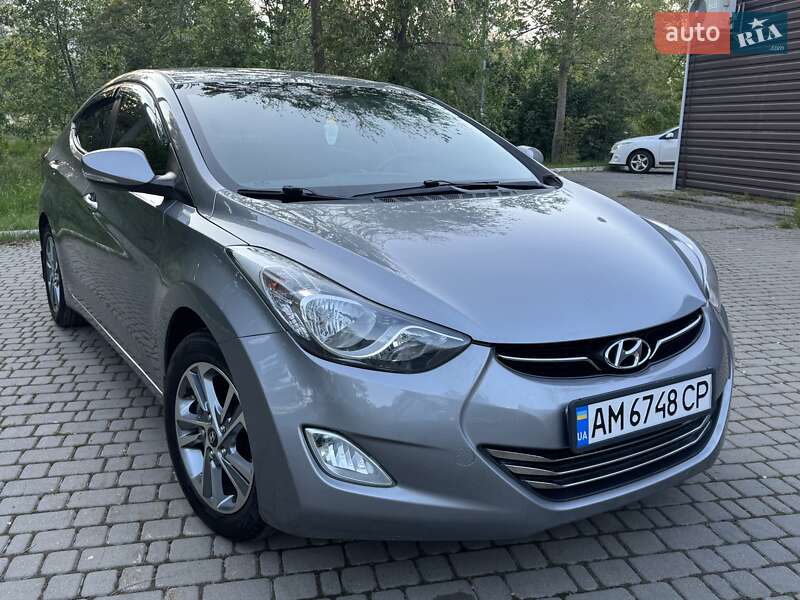 Hyundai Elantra (2012)