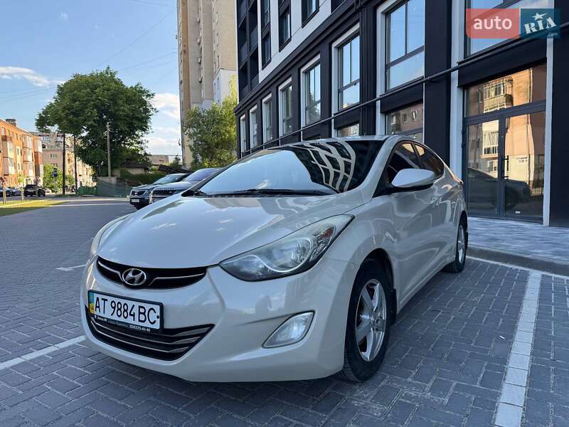 Hyundai Elantra (2011)