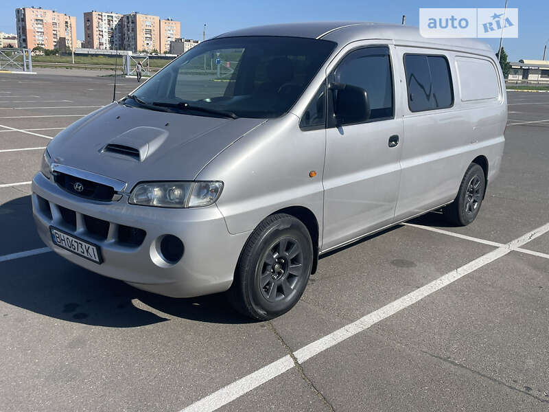 Hyundai H-1 (2003)
