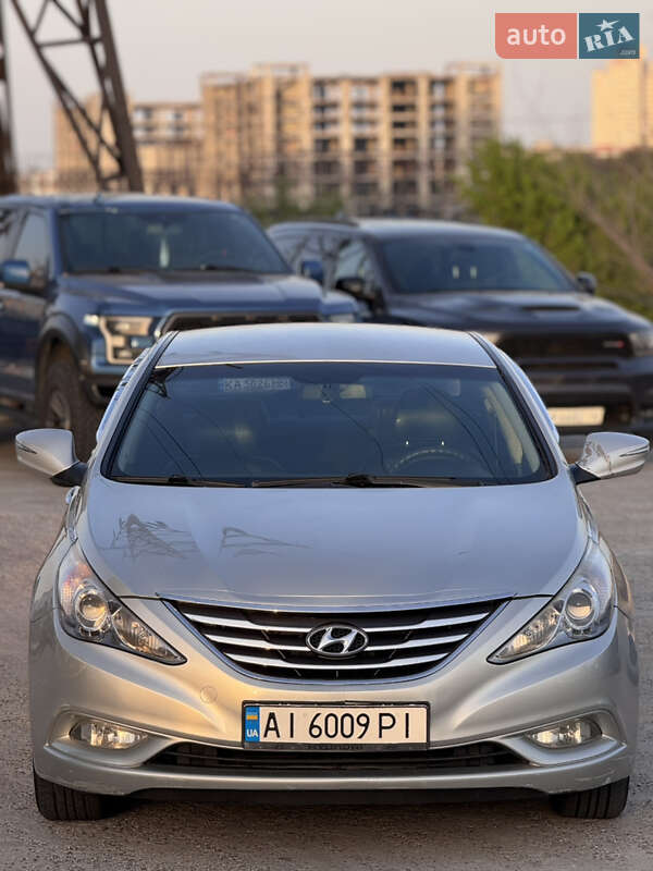 Hyundai Sonata (2011)