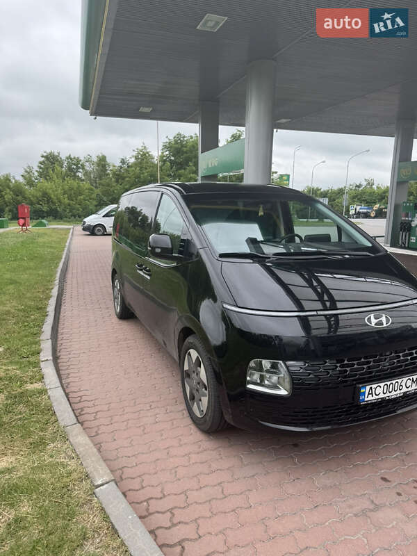 Hyundai Staria (2023)