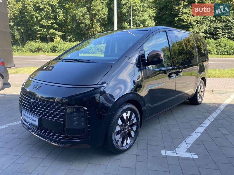 Hyundai Staria (2023)