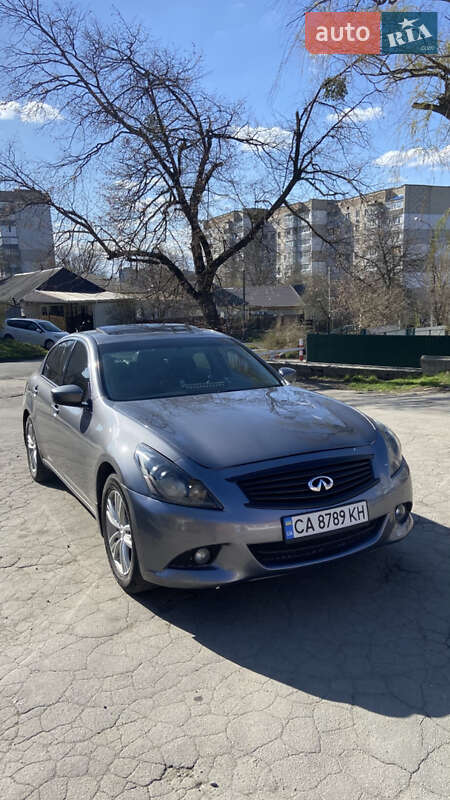 Infiniti G25 (2012)