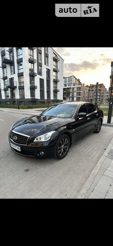 Infiniti M37 (2011)