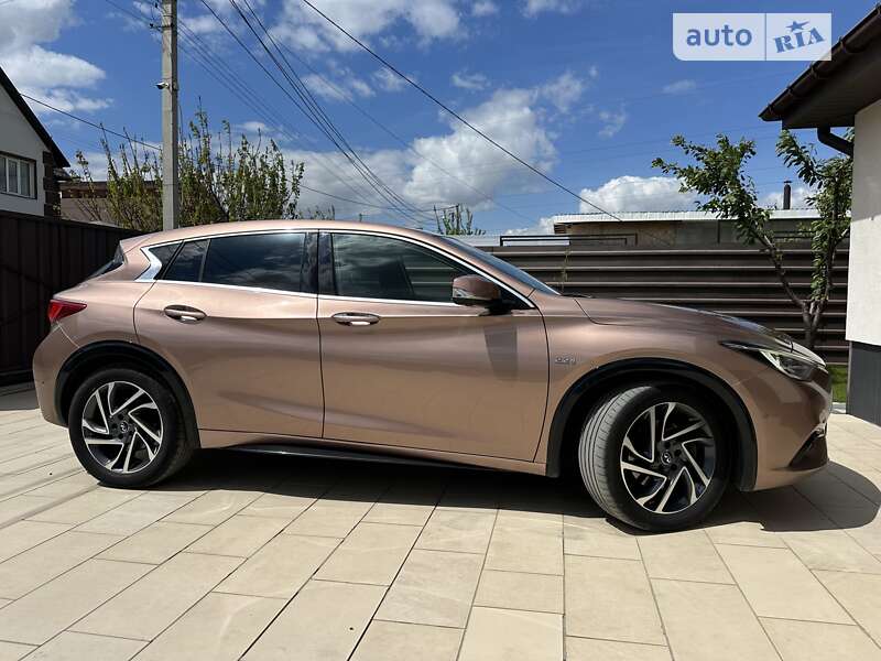 Infiniti Q30 (2016)