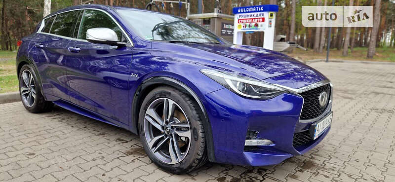 Infiniti Q30 (2015)
