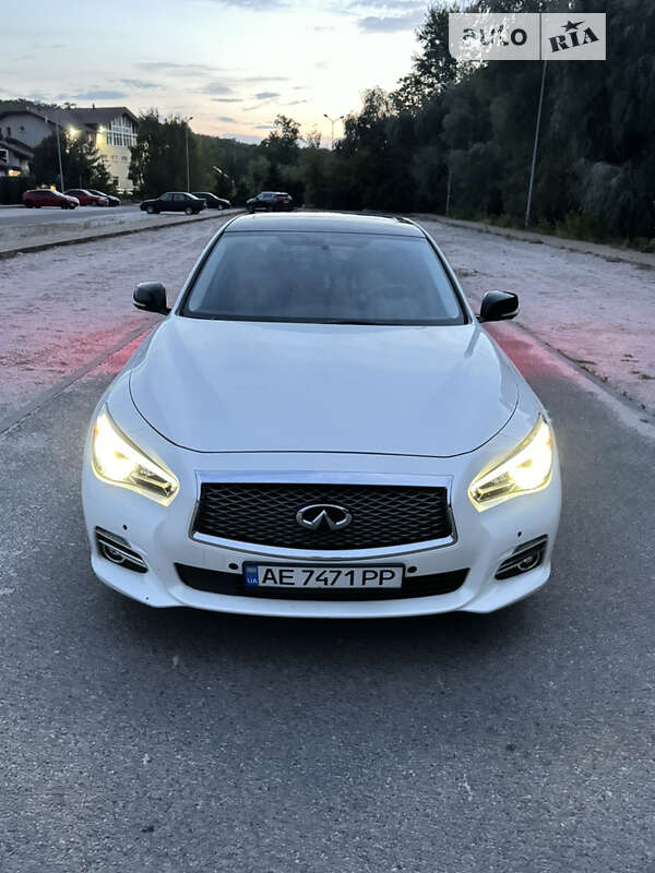 Infiniti Q50 (2015)