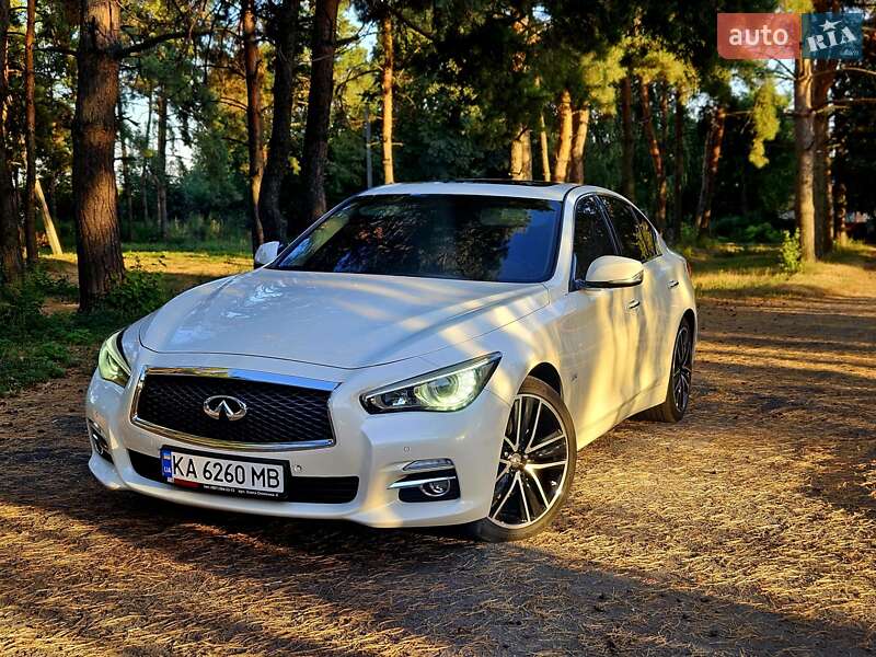 Infiniti Q50 (2015)