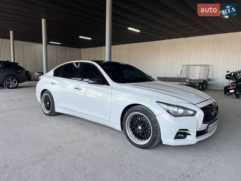 Infiniti Q50 (2015)
