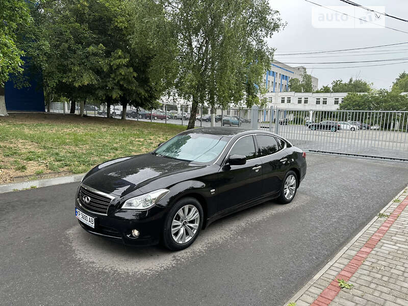 Infiniti Q70 (2013)