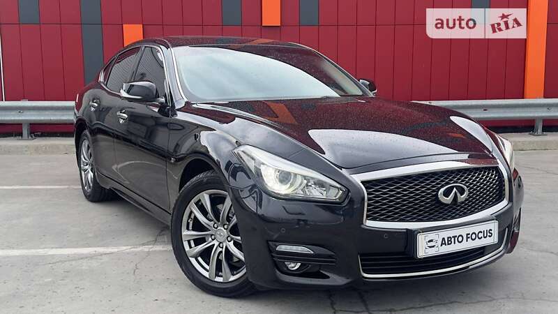Infiniti Q70 (2015)