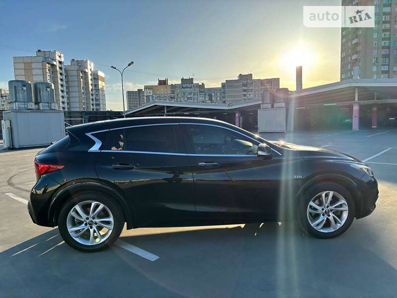 Infiniti Qx30 (2016)
