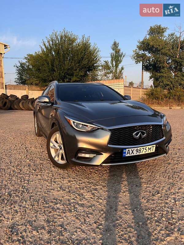 Infiniti Qx30 (2016)