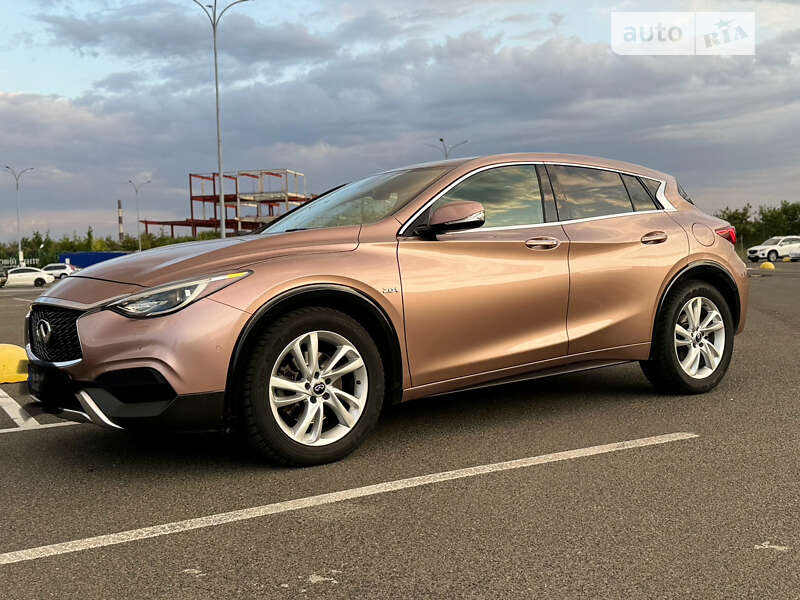 Infiniti Qx30 (2017)