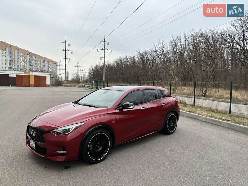 Infiniti Qx30 (2017)