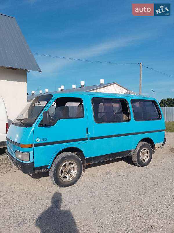 Isuzu Midi . (1990)