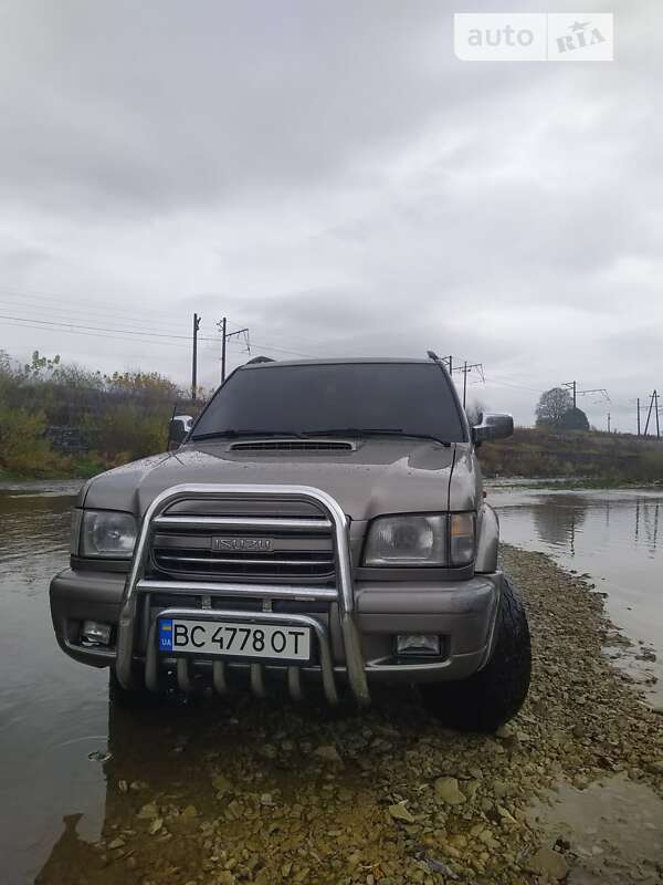 Isuzu Trooper (2000)