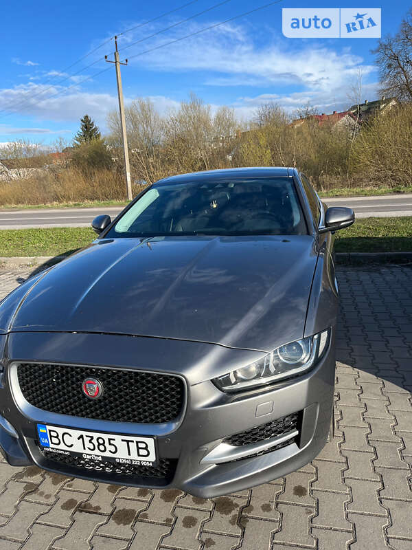 Jaguar Xe (2017)
