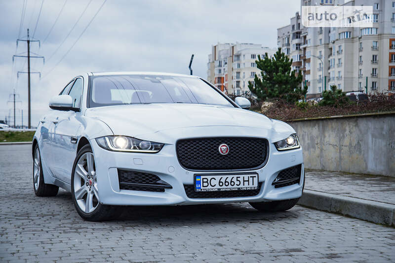 Jaguar Xe (2016)