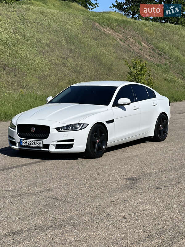 Jaguar Xe jt2 (2015)