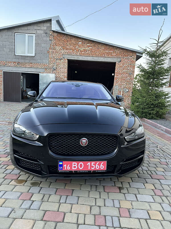 Jaguar Xe (2018)