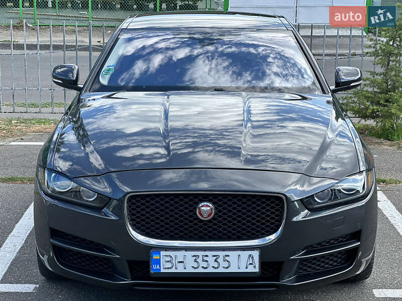 Jaguar Xe (2016)