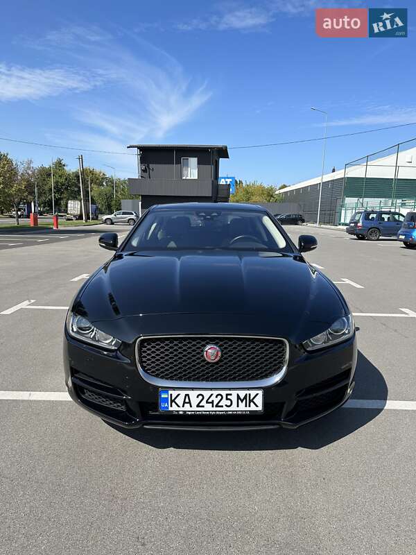 Jaguar Xe (2016)