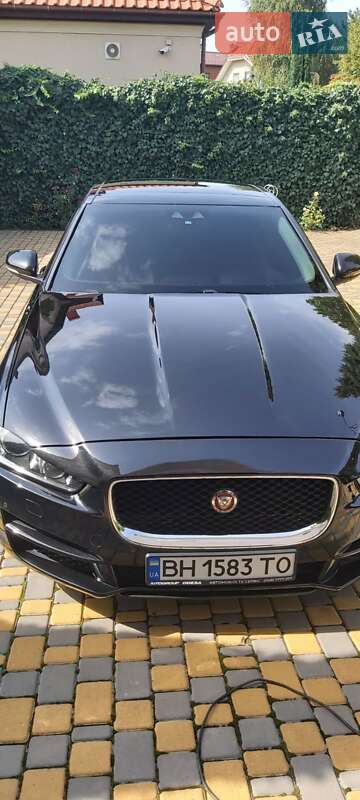 Jaguar Xe (2016)