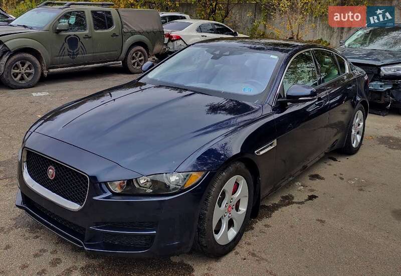 Jaguar Xe (2016)