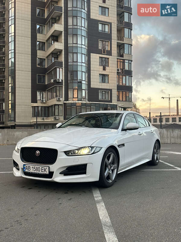 Jaguar Xe (2015)
