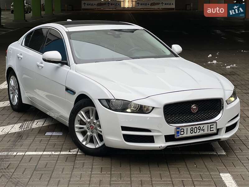 Jaguar Xe (2018)